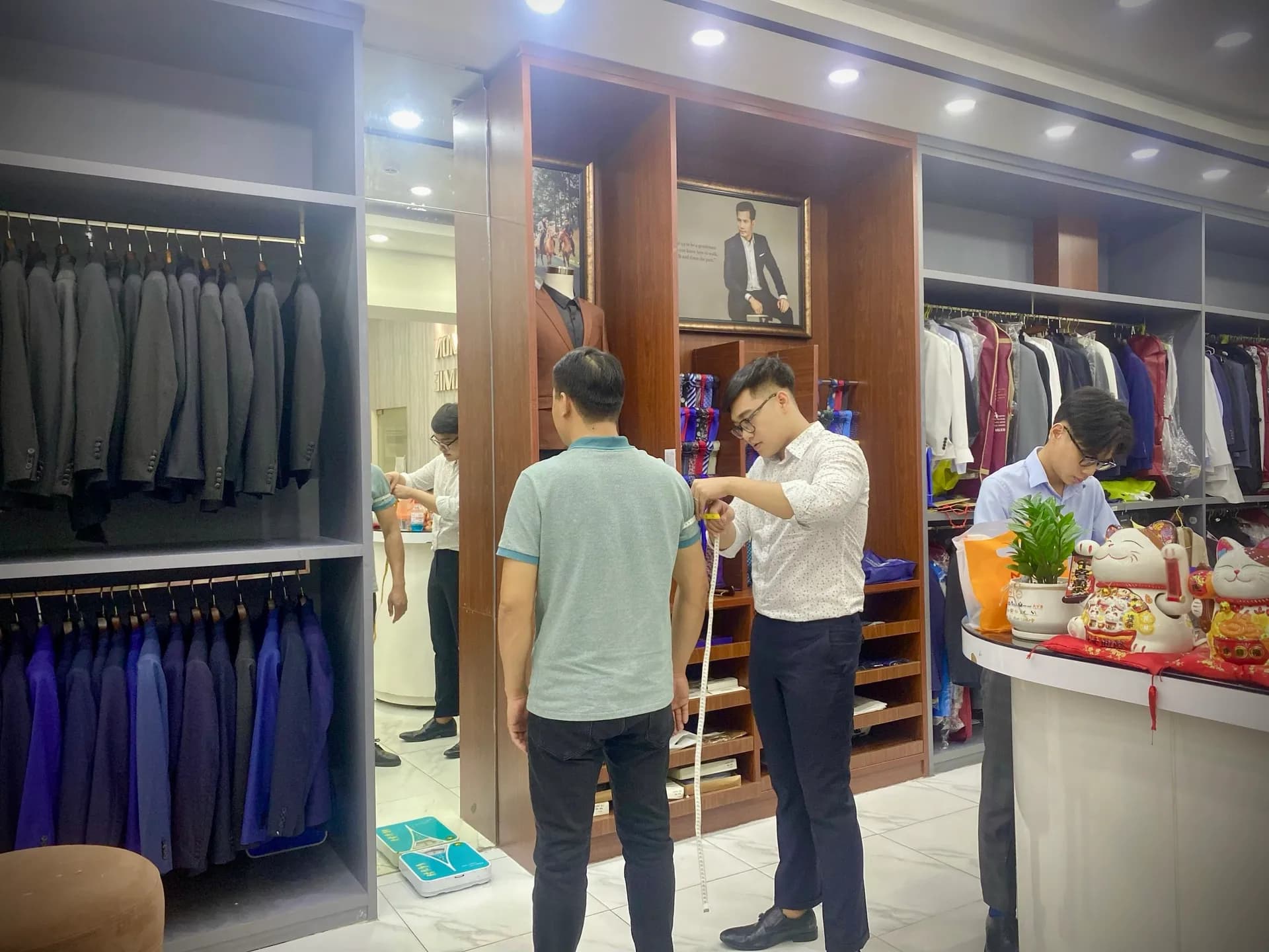 Phóng sự tại showroom — Mon Amie