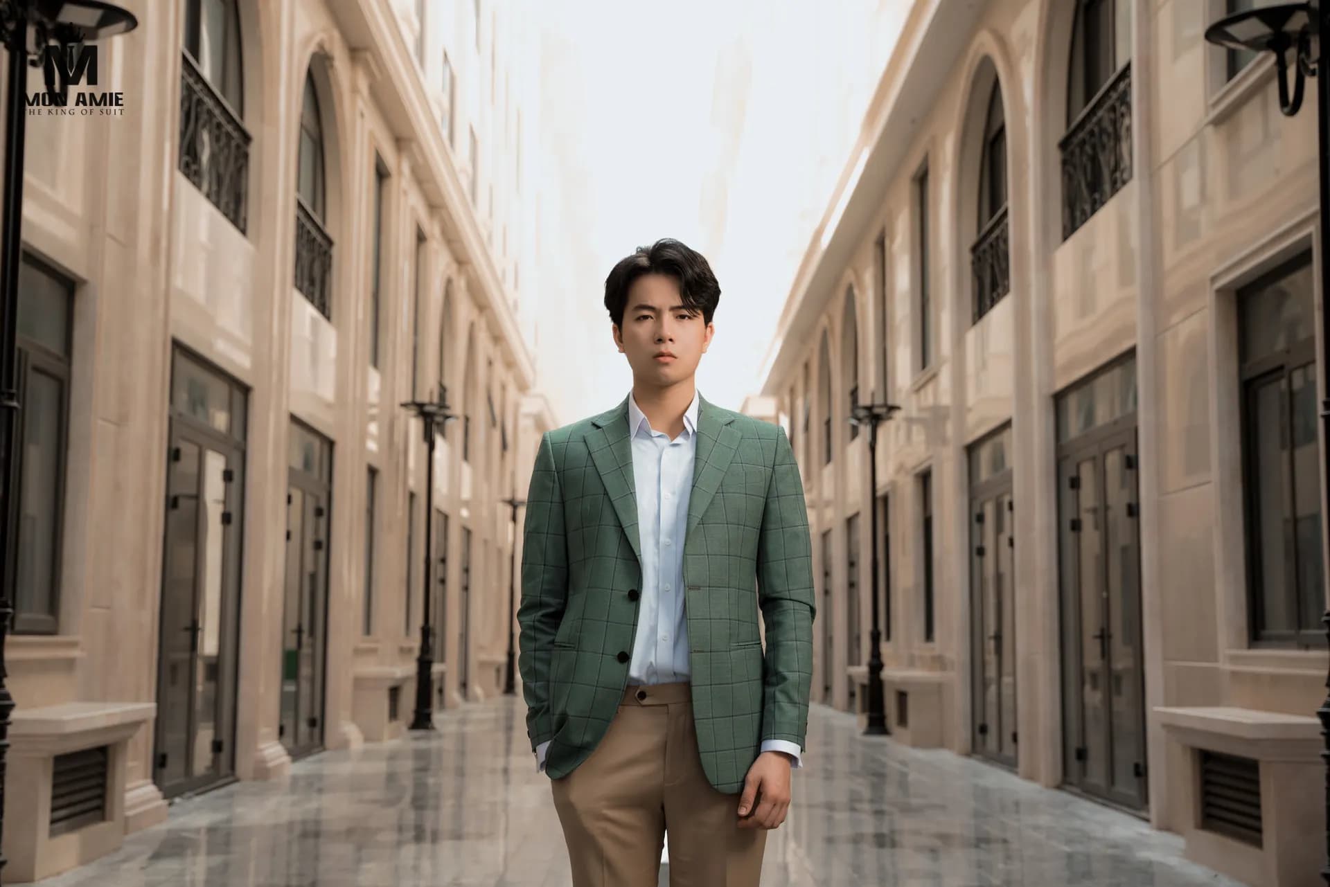 Quý ông phố Âu — Mon Amie