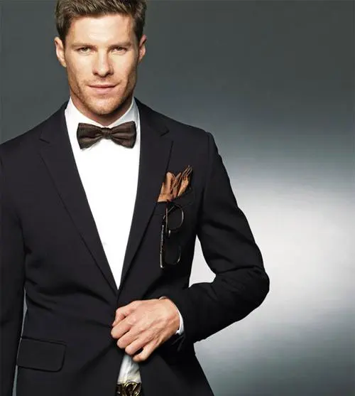 Xabi Alonso thanh lịch cùng vest
