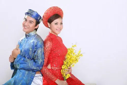 Chú rể chọn lựa giữa vest và áo dài