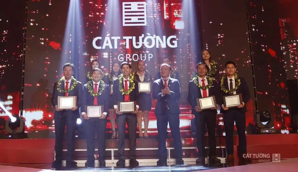 May đồng phục Veston