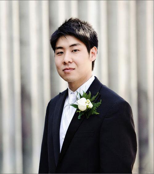 Chú rể chọn lựa giữa vest và áo dài