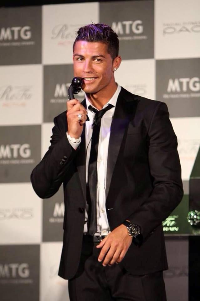 Phong cách thời trang của cầu thủ Cristiano Ronaldo  Harpers Bazaar
