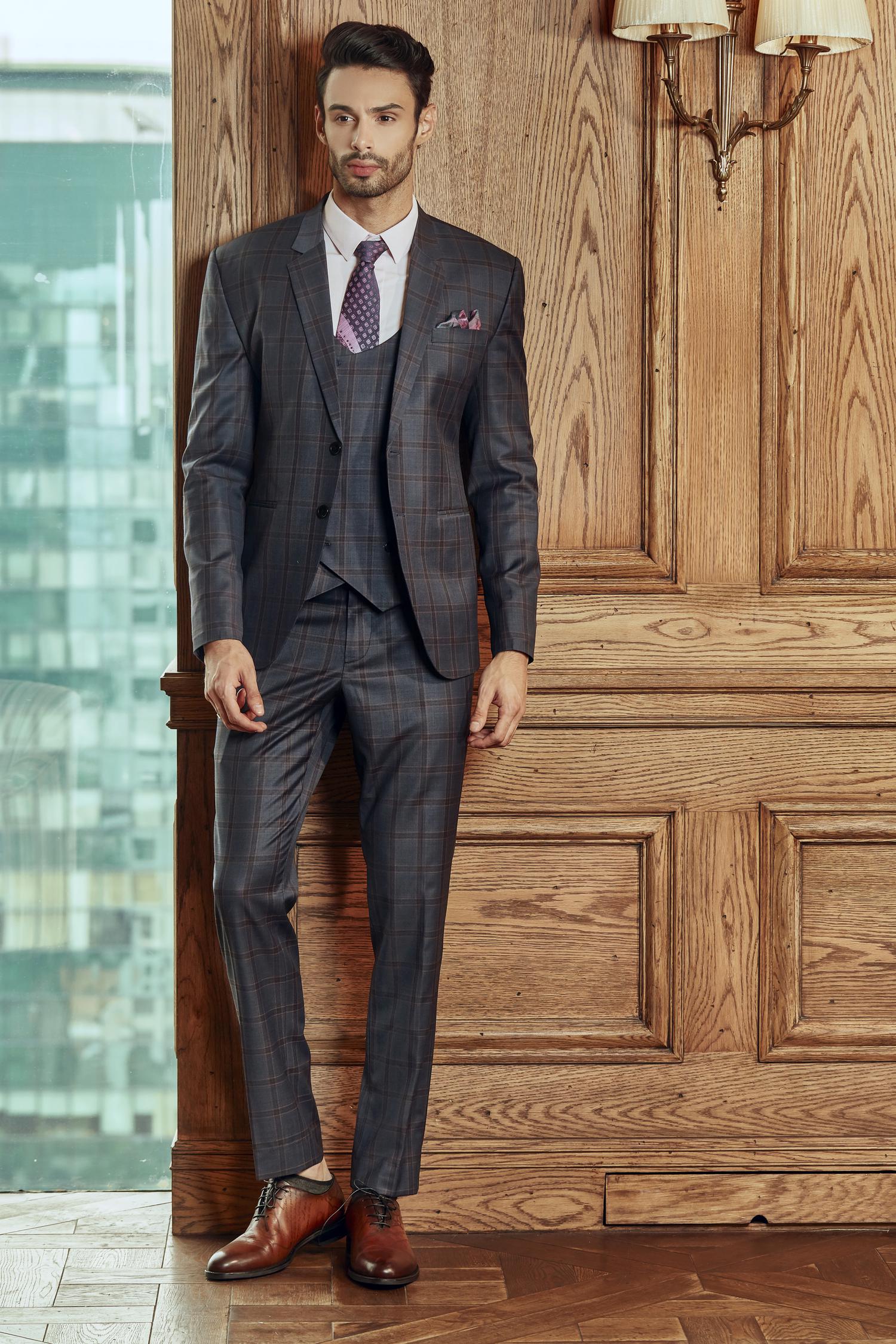 Mon Amie có bán sẵn Veston ?