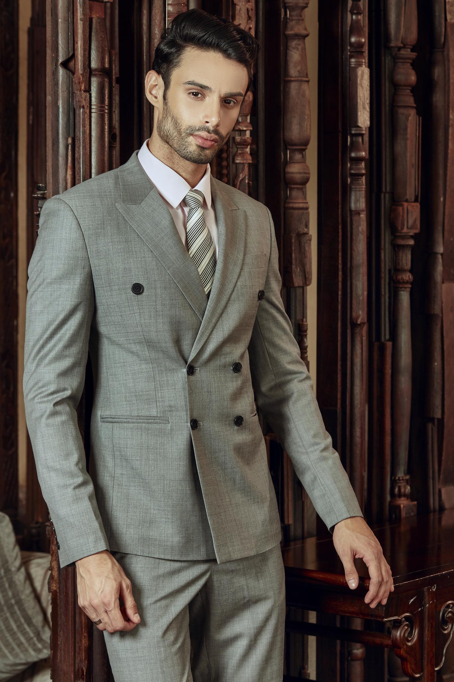 Mon Amie có bán sẵn Veston ?