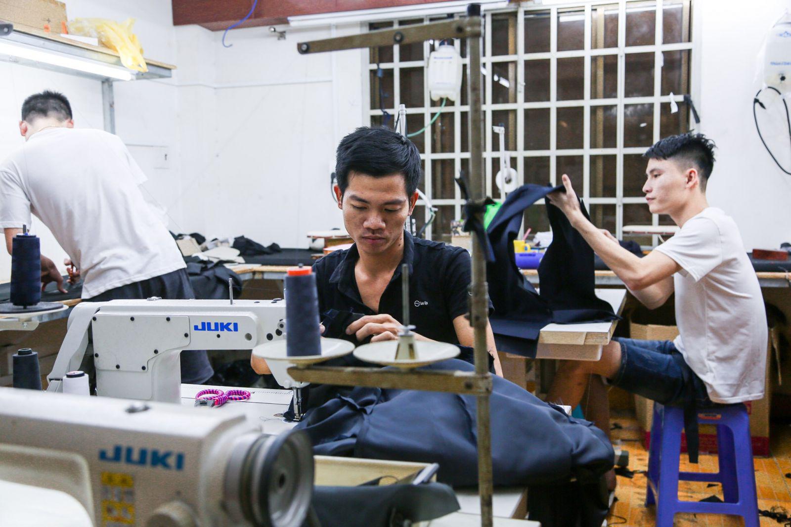 Thời gian may nhanh nhất đã bao gồm luôn thời gian fitting ?