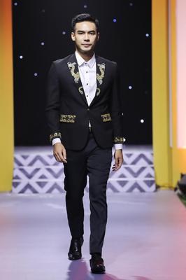 Bộ Vest Nam Màu Đen Phối Họa Tiếc Song Long Cực Ngầu