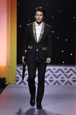 Vest Dạ Hội Vàng Họa Tiết Lấp Lánh