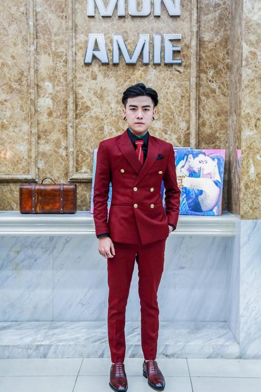 Suit Đỏ đô phối nút kiểu vàng nổi bật C52.098