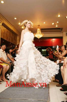 Đầm Cúp Ngực Ren Xòe Nổi