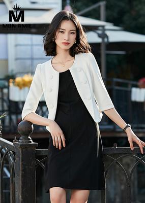 Set váy đen kèm vest trắng tay lỡ hiện đại 