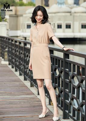 Váy màu be cổ tim sang chảnh 