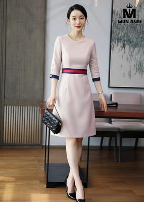 Váy màu be nhấn eo tay phối viền 