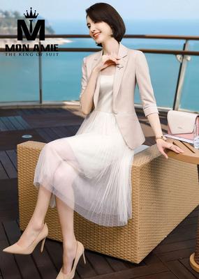 Áo vest màu be tay lỡ dịu dàng