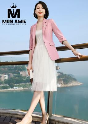 Blazer hồng pastel tay lỡ đơn giản
