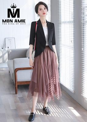 Áo vest đen lai bầu nữ tính