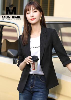 Áo vest đen đơn giản