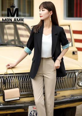 Áo vest đen lật tay cá tính