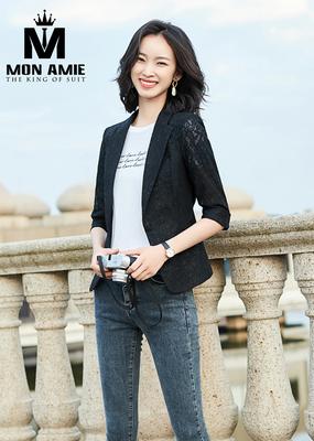 Áo vest đen vải ren dịu dàng