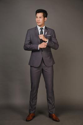 Vest màu charcoal (than chì) lịch lãm