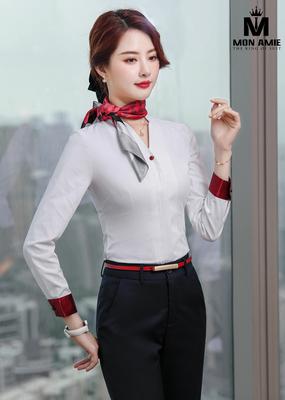 Sơ mi trắng phối cổ tay đỏ nổi bật