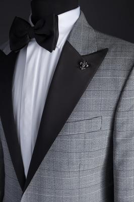 Tuxedo sọc caro lạ mắt