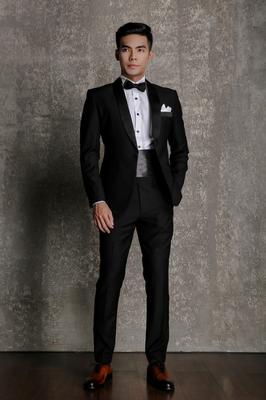 Tuxedo đen chuẩn form Âu