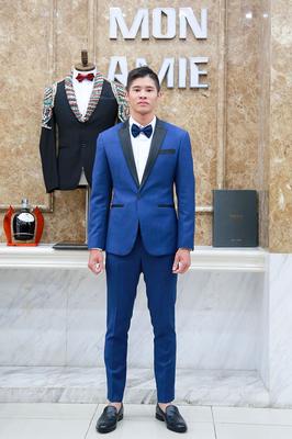 Set vest xanh navy pha viền đen tinh tế cuốn hút