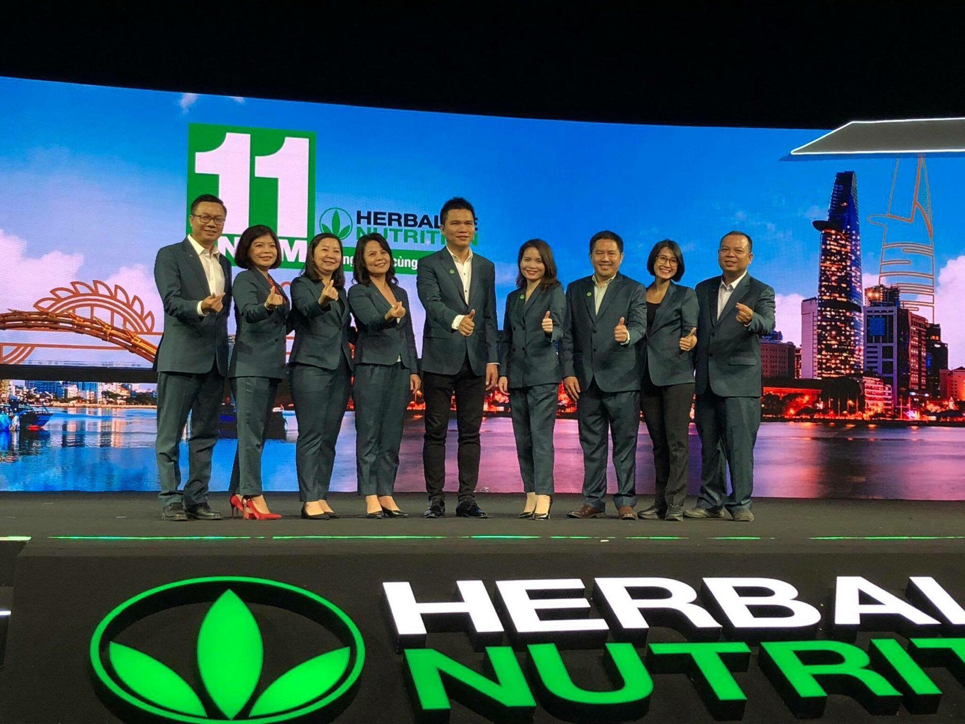 May đồng phục Veston