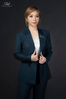 MODERN BUSINESS SUITS