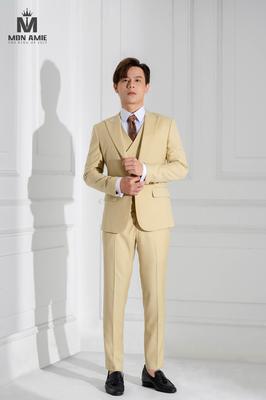 3-Piece Suit For The Groom In The Wedding Party.