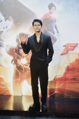 Actor Dinh Khang attends a PARTY WITH EXHIBITION SUIT.