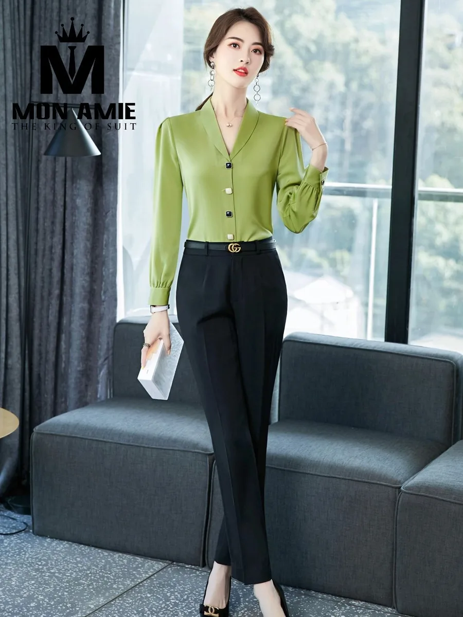 Green Shawl-Collar Blouse with Contrast Buttons