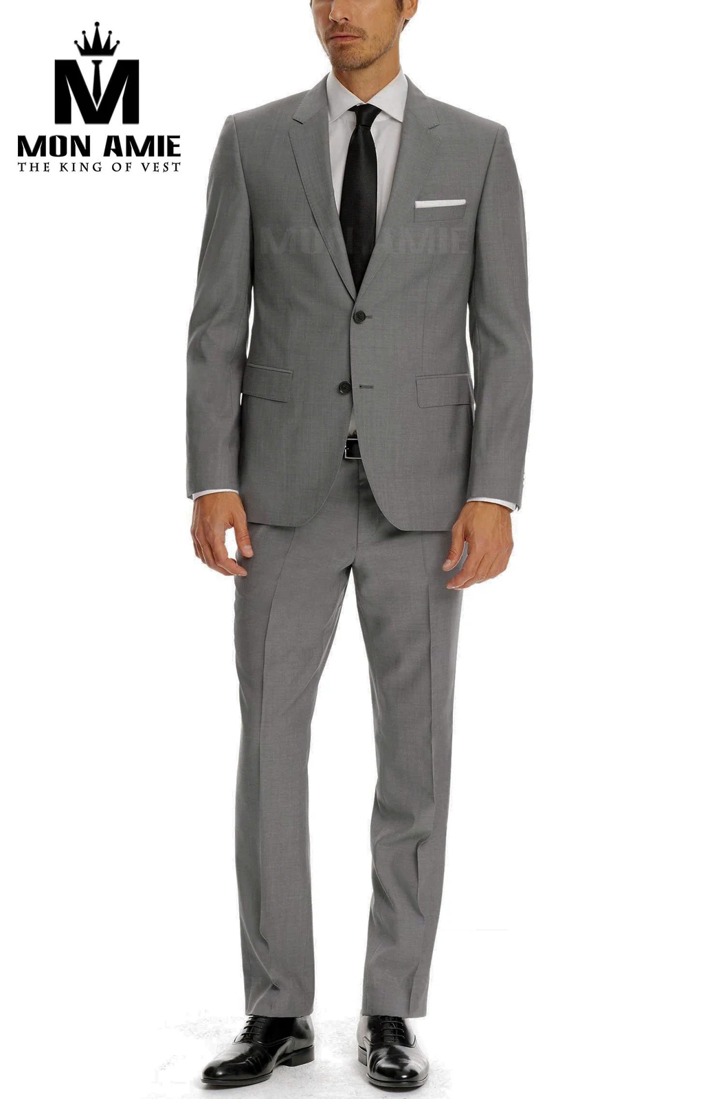 Suit xám tro hai nút, sắc xám dễ phối nhất của vest màu xám đi làm