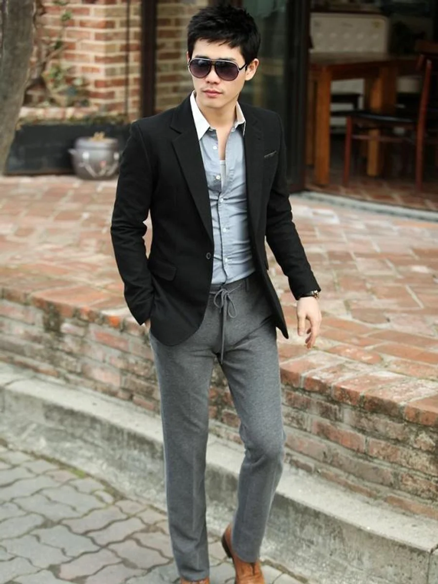 Relaxed Black Blazer