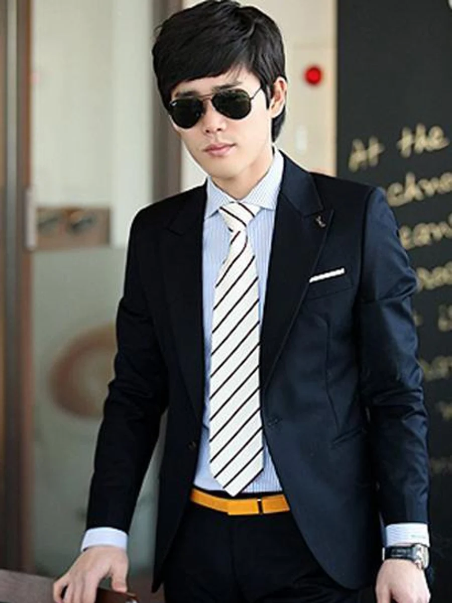 Navy Striped-Tie Business Suit