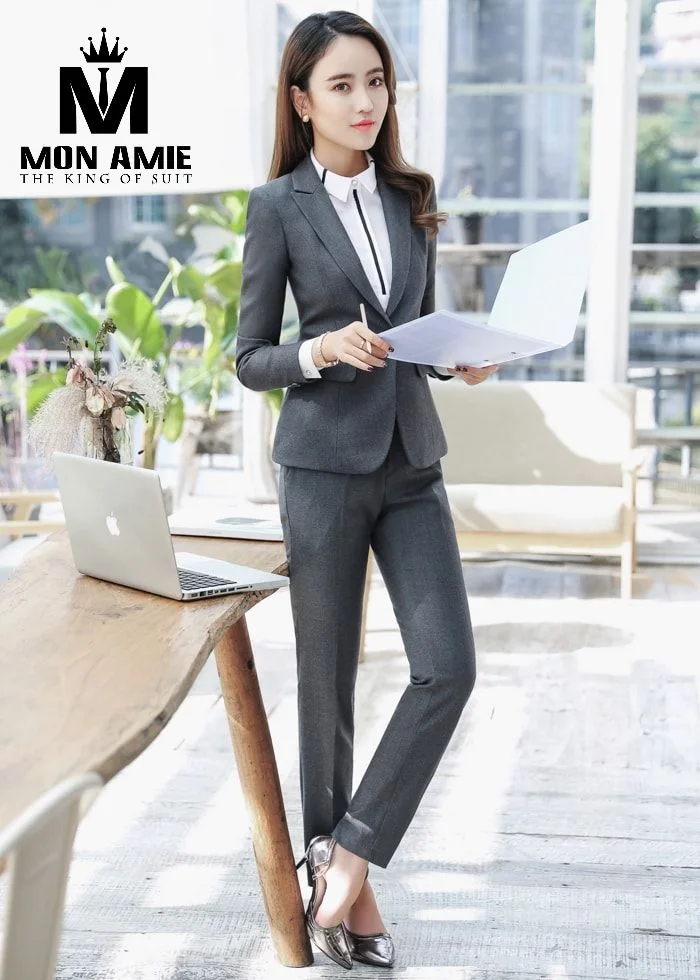 Suit nữ xám đậm một nút, quần âu ống đứng, kiểu quần dễ phối nhất với áo vest nữ