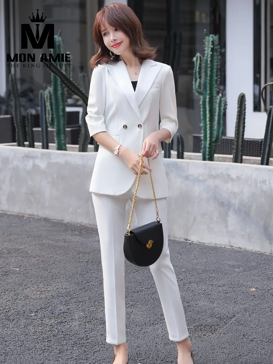 Ivory Double-Breasted Suit with Cropped Straight Trousers
