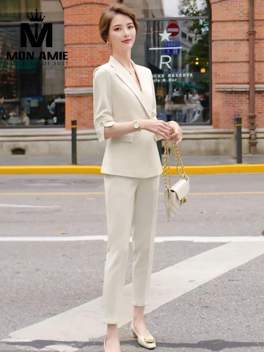 Cream Suit with Slim Lapel and Button-Cuff Sleeves