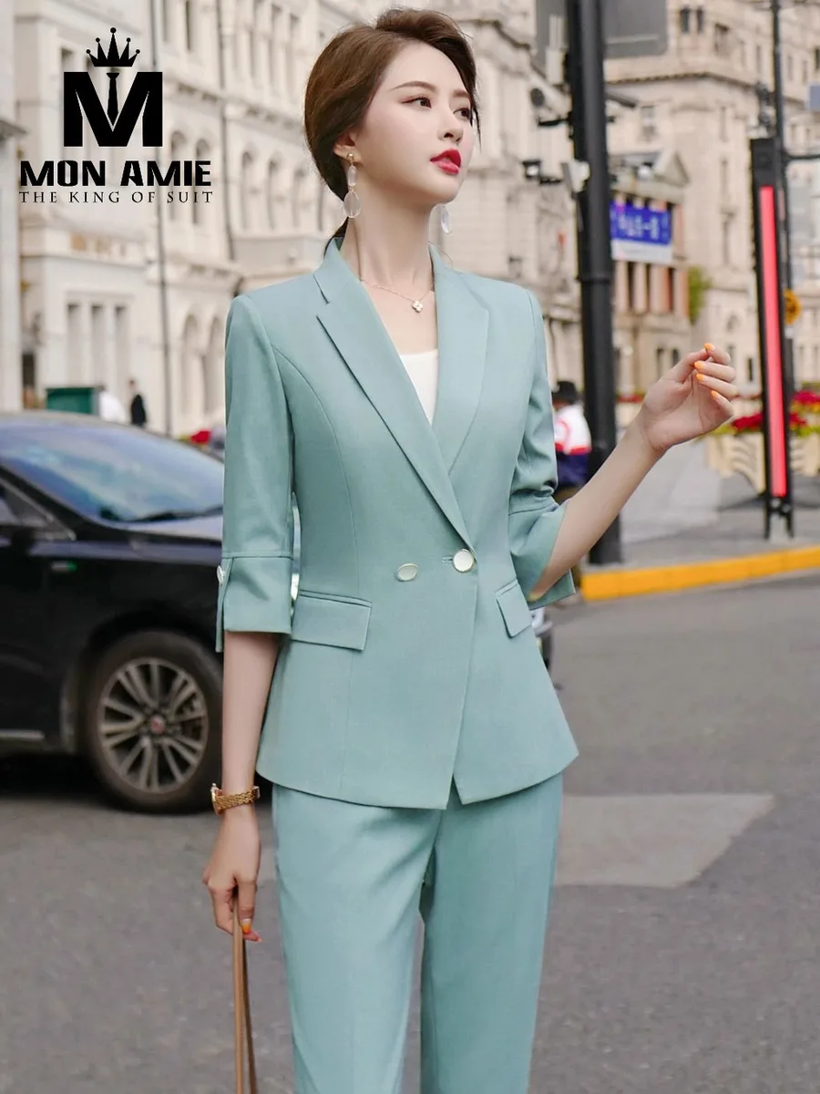 Mint Green Double-Breasted Suit with Turned-Up Cuffs