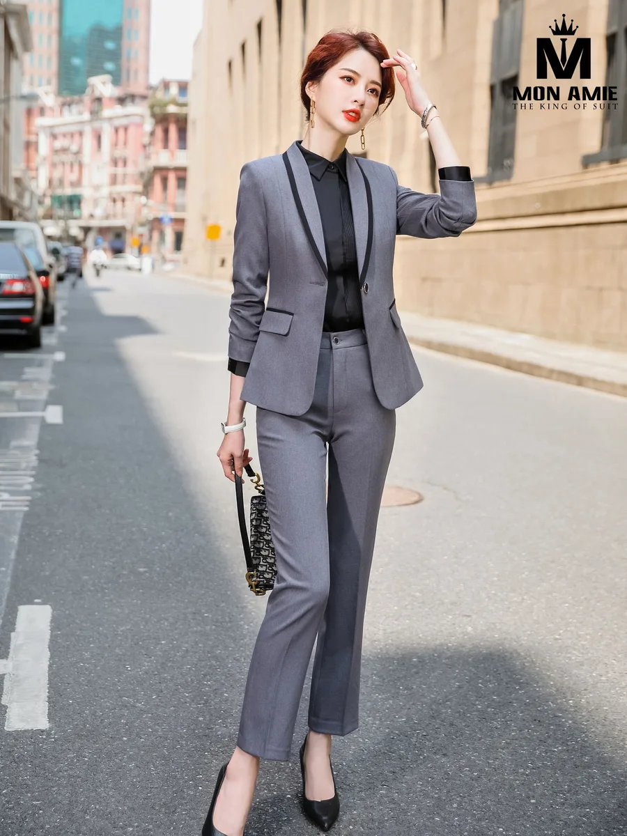 Grey Cropped-Trouser Suit with Black Piping