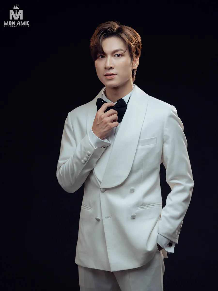 White Double-Breasted Tuxedo, Covered Buttons, Rounded Shawl Lapel