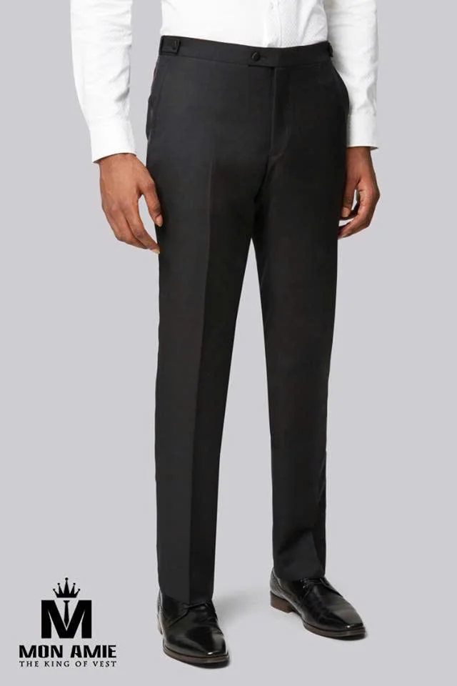 Quần tuxedo đen, sơ mi trắng dự tiệc, giày da bóng đen